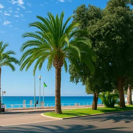 Azur - 2 Min From The