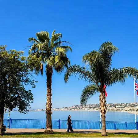Azur - 2 Min From The דירה